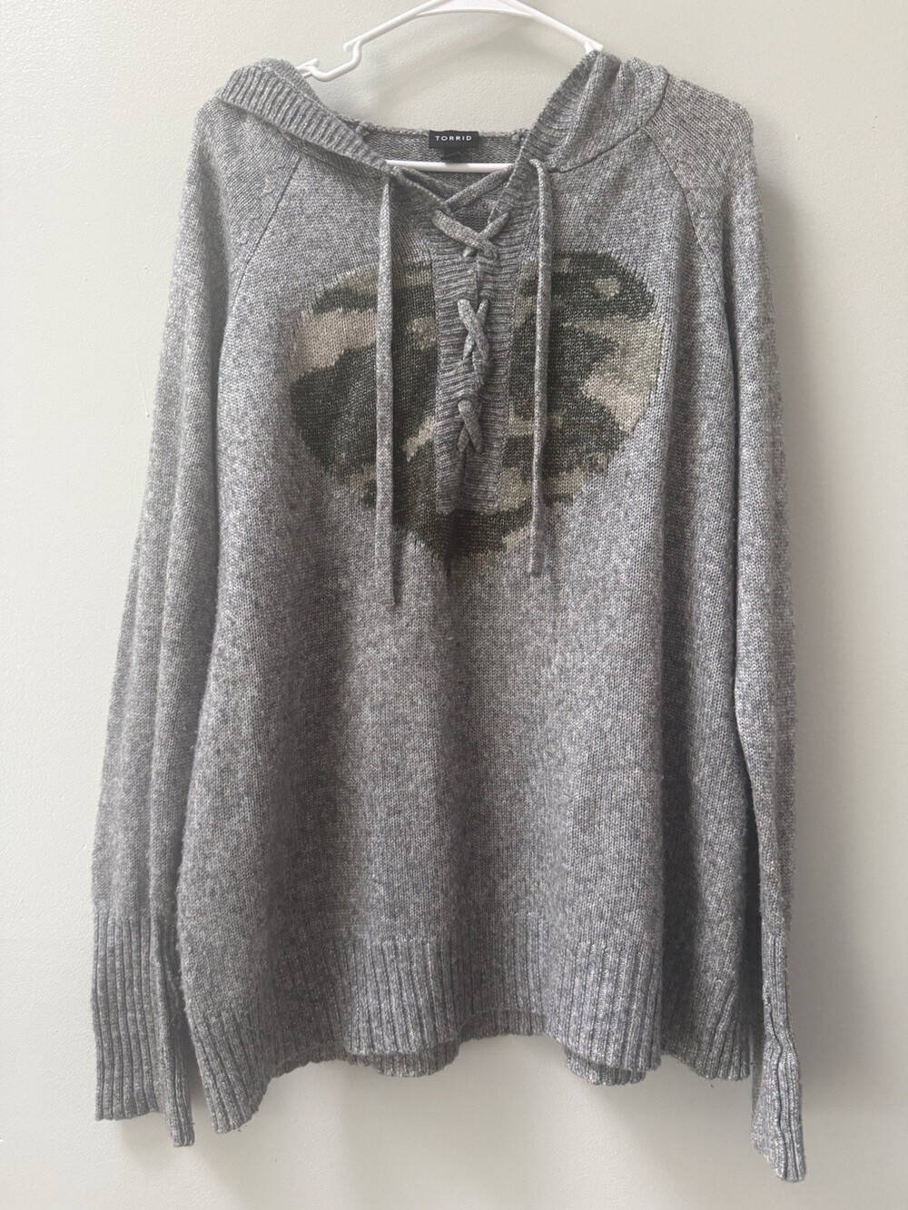 Torrid Camo Heart Knit Hoodie Sweater Gray Lace-Up  Plus Size 1 (1X) Cozy Fall